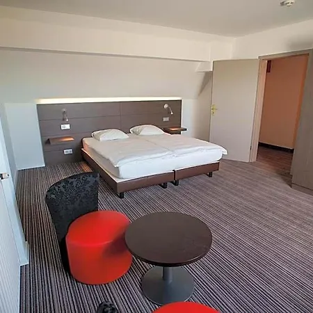 酒店 L'hotel Et Restaurant Du Golf De 4*